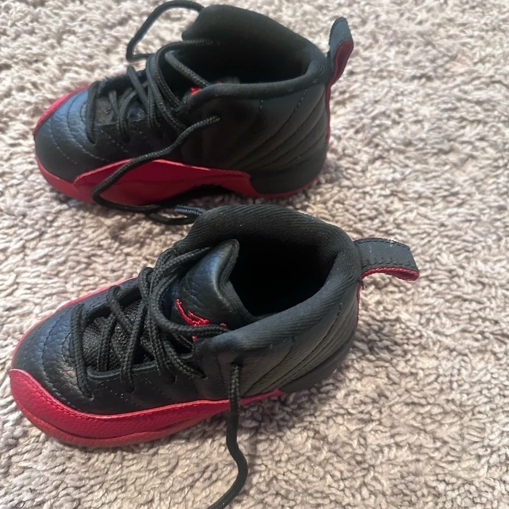 Preloved Kids Jordan Retro 2 Black and Red Sneakers Size 7C
